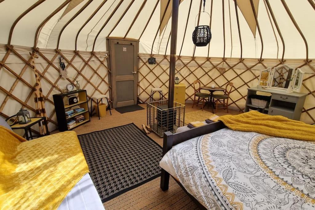 Bronfelen Yurt Hotel Cynghordy Exterior foto