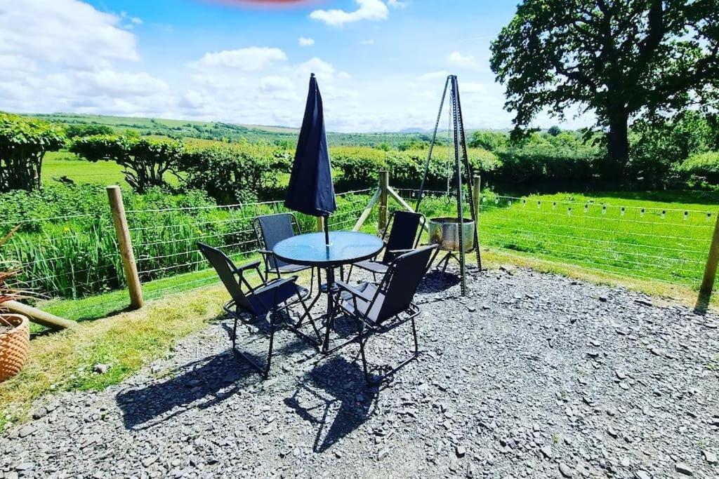 Bronfelen Yurt Hotel Cynghordy Exterior foto
