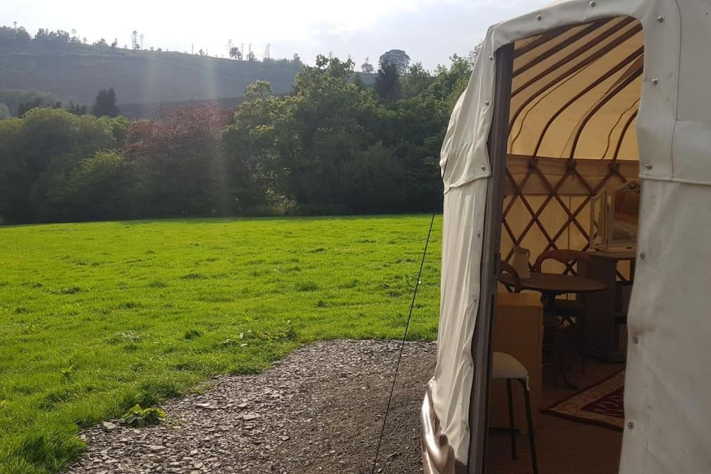 Bronfelen Yurt Hotel Cynghordy Exterior foto
