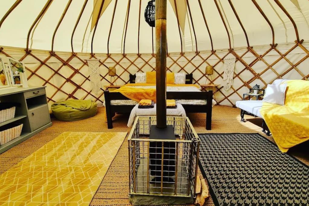 Bronfelen Yurt Hotel Cynghordy Exterior foto